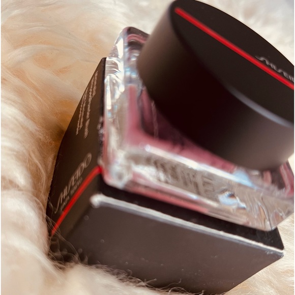 Blush - Picture 2 of 3